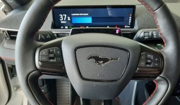 Ford Mustang Mach-E completo