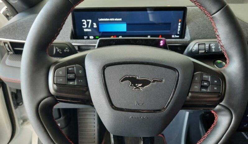 Ford Mustang Mach-E completo