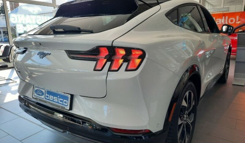 Ford Mustang Mach-E completo