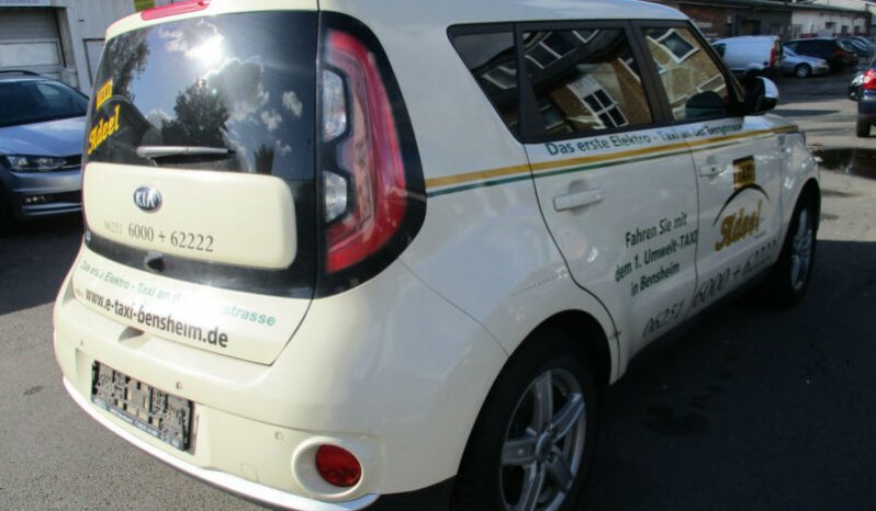 Kia Soul EV completo