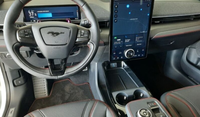 Ford Mustang Mach-E completo